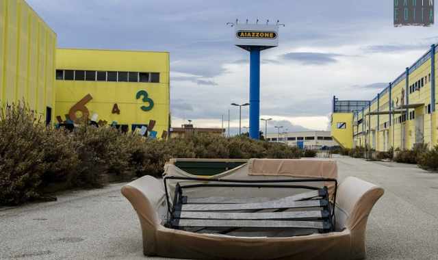 Modugno, l'ex mobilificio Aiazzone: da capannone morto a paradiso dei writers